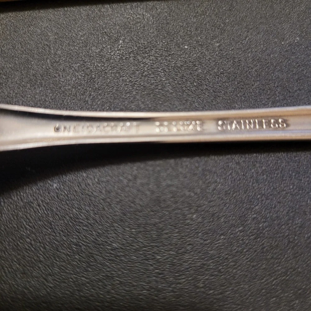 Oneida Craft Deluxe Stainless Chateau Servinh Meat Fork and Serving‎ Spoon